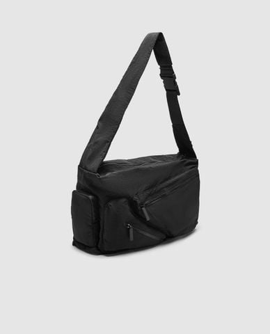  URBAN REVIVO - Túi đeo vai nam phom chữ nhật khóa chéo 