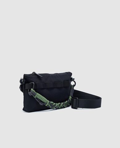  URBAN REVIVO - Túi đeo chéo nam phom chữ nhật dây bện 