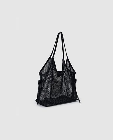  URBAN REVIVO - Túi đeo vai nữ dạng lưới năng động 