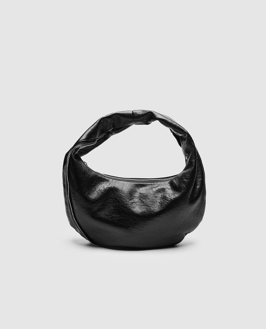 URBAN REVIVO - Túi đeo vai nữ hình bán nguyệt khoá zip