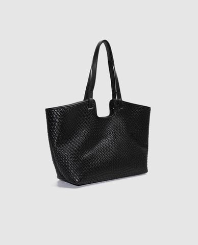  URBAN REVIVO - Túi tote nữ hình thang đan thủ công 