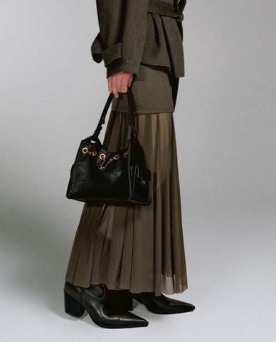  URBAN REVIVO - Túi đeo vai nữ hình thang khóa xích 