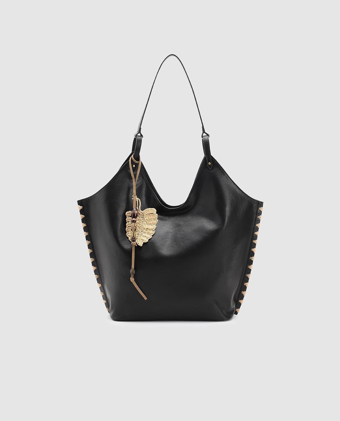 URBAN REVIVO - Túi tote nữ hình thang phối charm thủ công