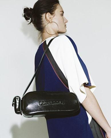  URBAN REVIVO - Túi đeo vai nữ phom chữ nhật cổ điển 