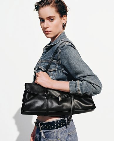  URBAN REVIVO - Túi đeo vai nữ phom chữ nhật khóa gài 