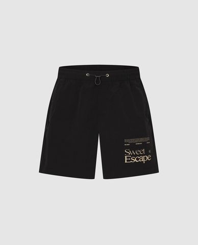  URBAN REVIVO - Quần short nam ống rộng lưng thun in chữ 