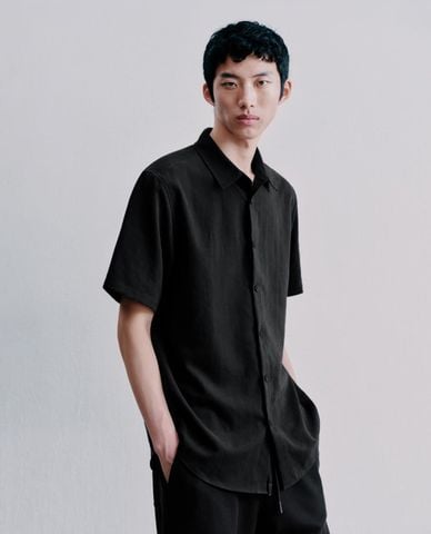  URBAN REVIVO - Áo sơ mi nam cổ bẻ tay ngắn tối giản 