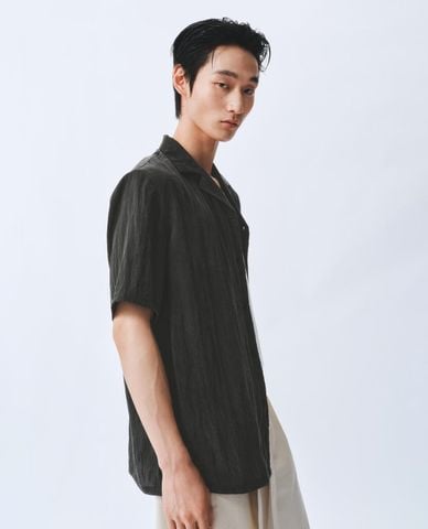  URBAN REVIVO - Áo sơ mi nam cổ bẻ tay ngắn 