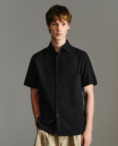  URBAN REVIVO - Áo sơ mi nam cổ bẻ tay ngắn 