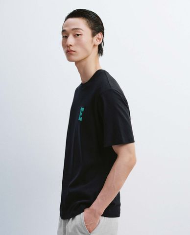  URBAN REVIVO - Áo thun nam cổ tròn tay ngắn hiện đại 