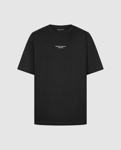  URBAN REVIVO - Áo thun nam cổ tròn tay ngắn in chữ 