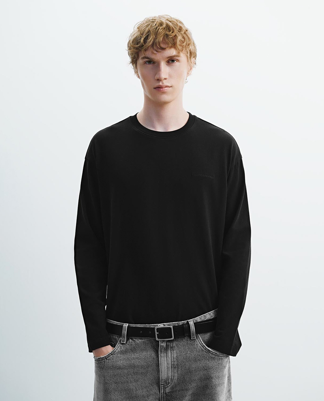 URBAN REVIVO - Áo thun nam cổ tròn tay dài