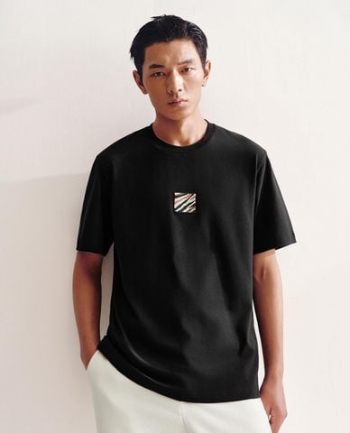  URBAN REVIVO - Áo thun nam cổ tròn tay ngắn in họa tiết 