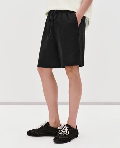  URBAN REVIVO - Quần short nam ngang gối lưng thun dây rút 