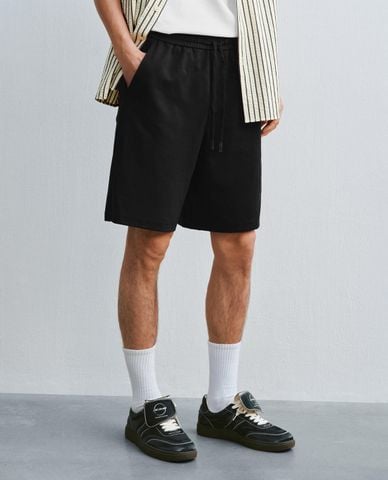  URBAN REVIVO - Quần short nam ống rộng lưng thun dây rút 