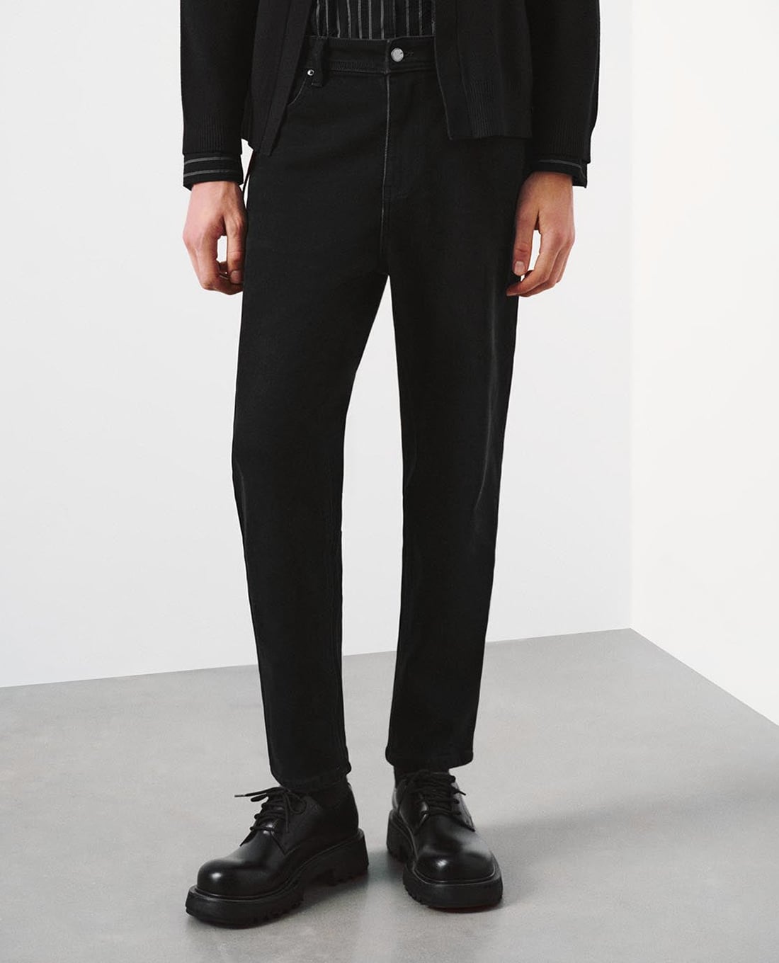 URBAN REVIVO - Quần jeans nam ống đứng thanh lịch