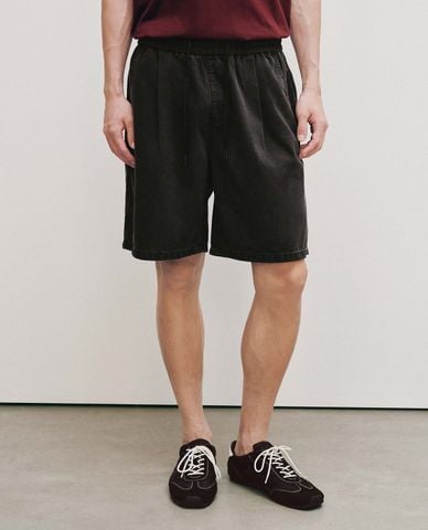  URBAN REVIVO - Quần short jeans nam lưng thun dây rút 