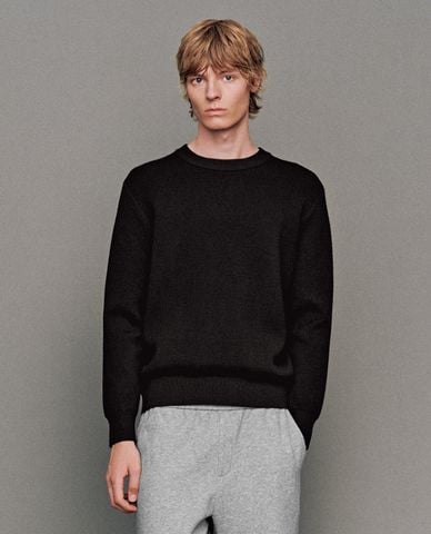  URBAN REVIVO - Áo dệt kim nam cổ tròn tay dài cổ điển 