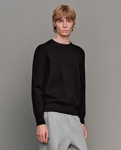  URBAN REVIVO - Áo dệt kim nam cổ tròn tay dài cổ điển 