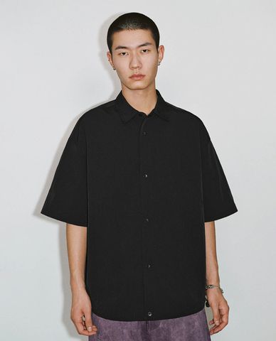  URBAN REVIVO - Áo sơ mi nam tay ngắn phối dây rút 