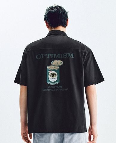  URBAN REVIVO - Áo sơ mi nam tay ngắn in họa tiết 