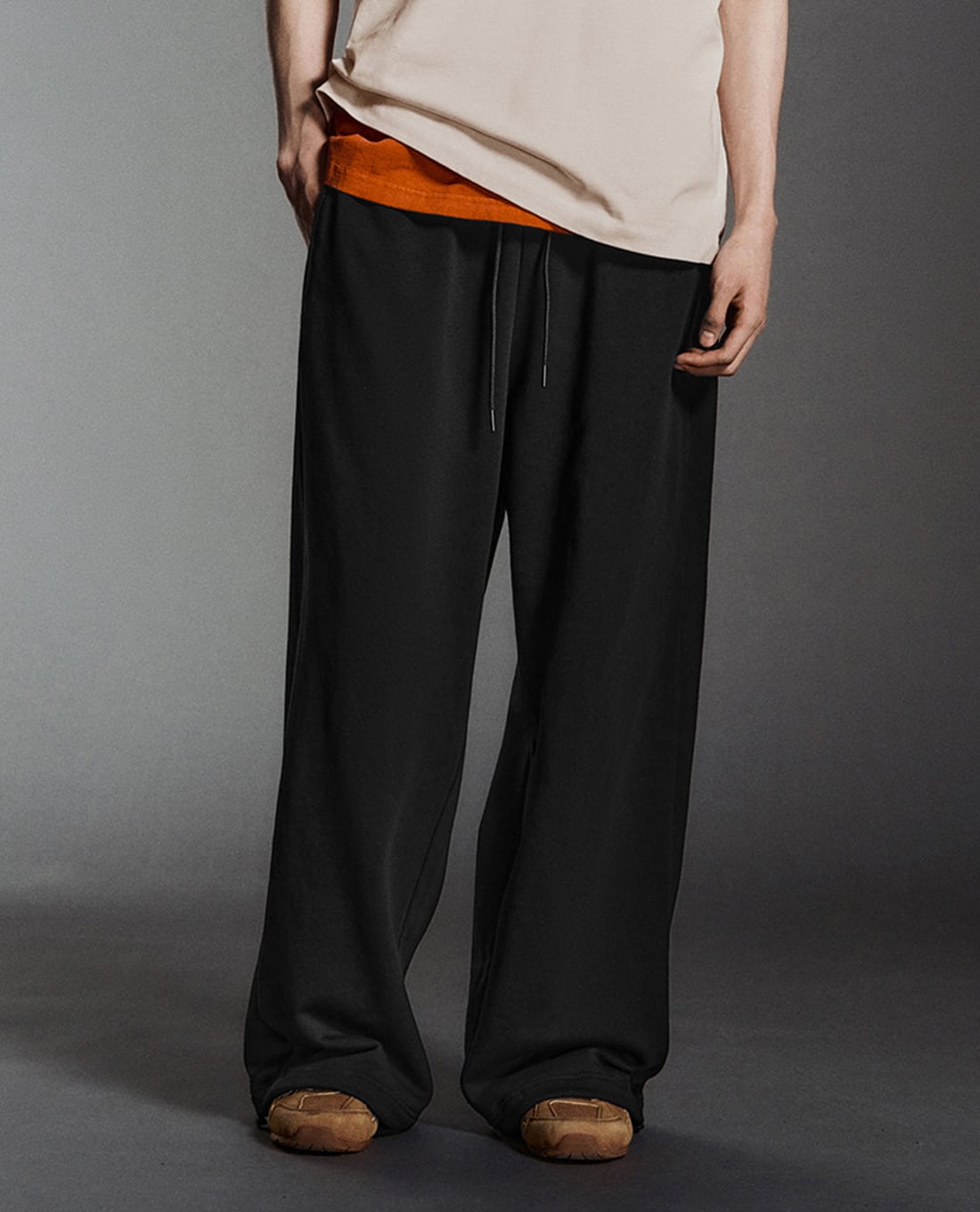 URBAN REVIVO - Quần nam ống rộng lưng thun