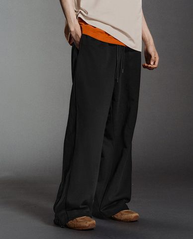  URBAN REVIVO - Quần nam ống rộng lưng thun 