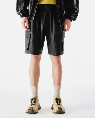  URBAN REVIVO - Quần short nam ngang gối túi hộp 