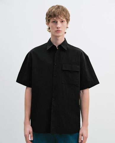  URBAN REVIVO - Áo sơ mi nam cổ bẻ tay ngắn 