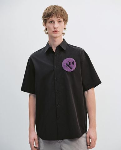  URBAN REVIVO - Áo sơ mi nam cổ bẻ tay ngắn năng động 