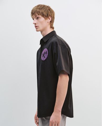  URBAN REVIVO - Áo sơ mi nam cổ bẻ tay ngắn năng động 