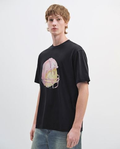  URBAN REVIVO - Áo thun nam cổ tròn tay ngắn in hình 