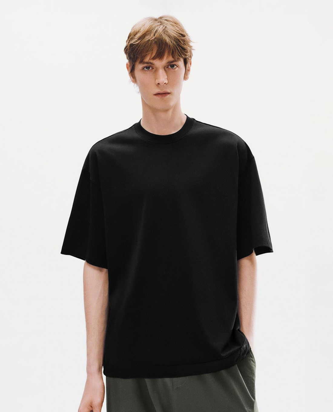 URBAN REVIVO - Áo thun nam cổ tròn tay ngắn thời trang