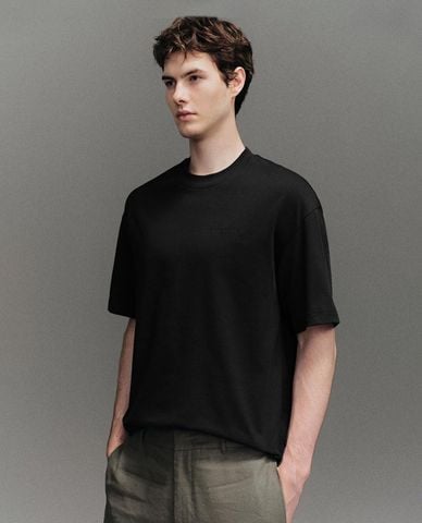  URBAN REVIVO - Áo thun nam cổ tròn tay ngắn in chữ 