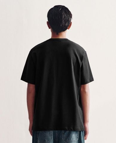  URBAN REVIVO - Áo thun nam cổ tròn tay ngắn thêu hình 