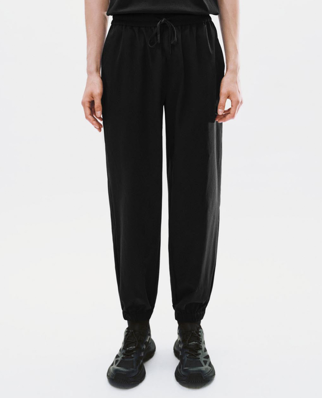 URBAN REVIVO - Quần jogger nam lưng thun phối dây rút