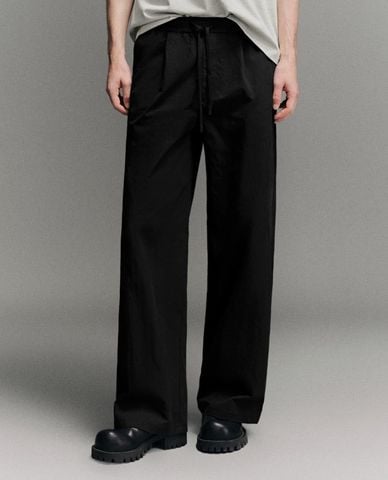  URBAN REVIVO - Quần nam ống rộng lưng thun 