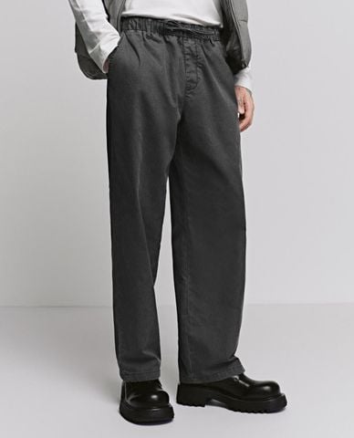  URBAN REVIVO - Quần nam ống đứng lưng thun 