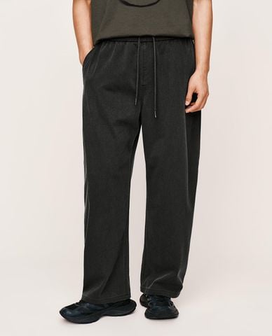  URBAN REVIVO - Quần jeans nam ống rộng lưng thun dây rút 