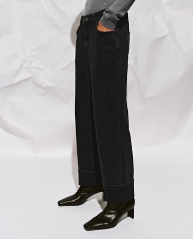  URBAN REVIVO - Quần jeans nữ ống đứng xắn gấu 