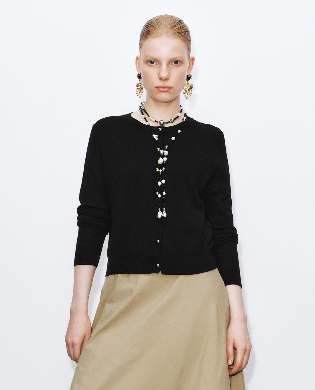 URBAN REVIVO - Áo khoác cardigan nữ tay loe phối nút