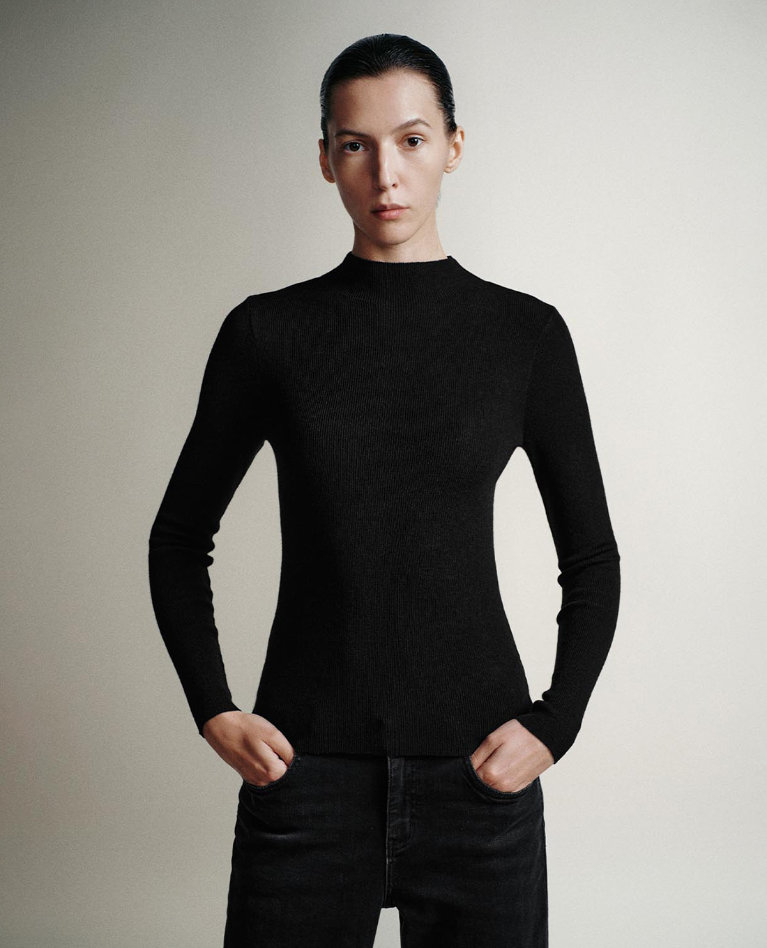 URBAN REVIVO - Áo dệt kim nữ cổ cao tay dài