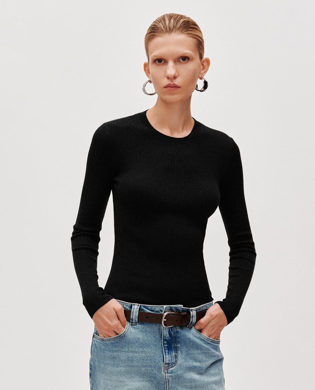 URBAN REVIVO - Áo dệt kim nữ cổ tròn tay dài phom ôm