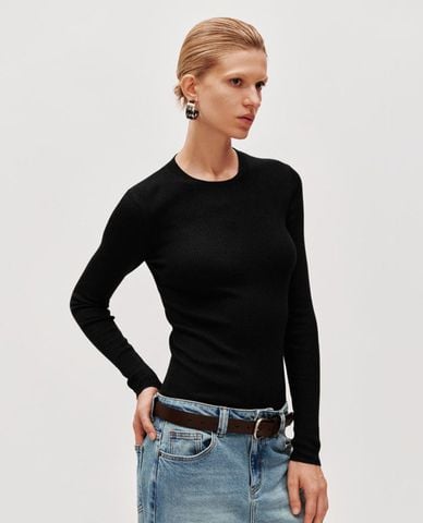  URBAN REVIVO - Áo dệt kim nữ cổ tròn tay dài phom ôm 