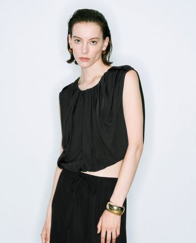  URBAN REVIVO - Áo sát nách nữ cổ V xếp nhún 