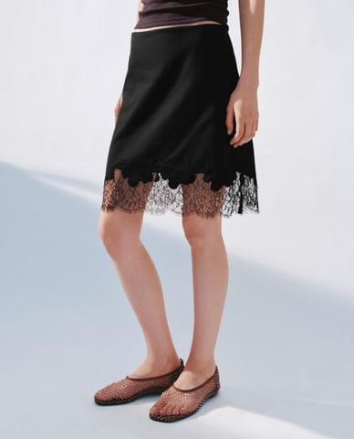  URBAN REVIVO - Chân váy phom suông mini viền ren 