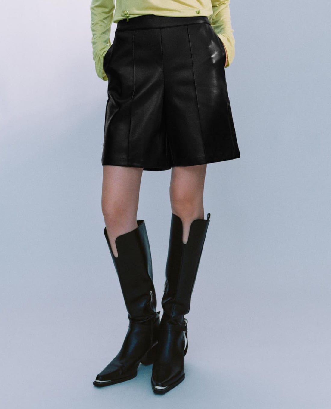 URBAN REVIVO - Quần short nữ ống rộng lưng cao