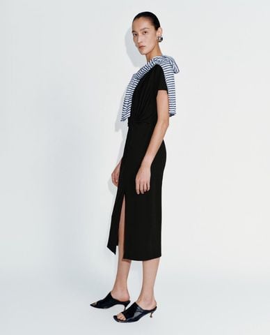  URBAN REVIVO - Đầm midi cổ tròn xoắn eo xẻ tà 