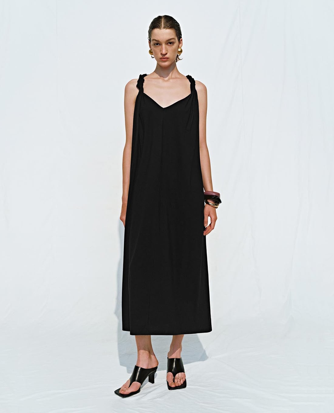 URBAN REVIVO - Đầm hai dây midi cổ V dáng suông