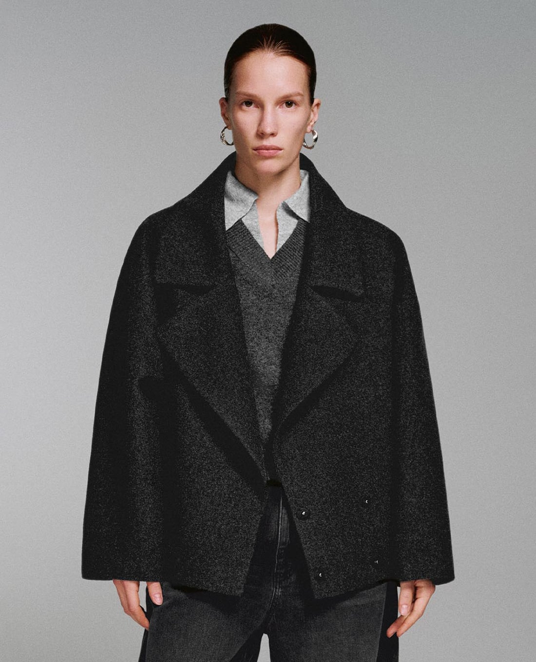 URBAN REVIVO - Áo khoác blazer nữ cổ V phom rộng